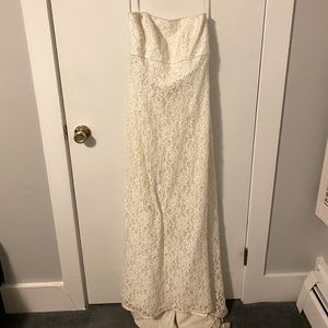 Strapless wedding dress